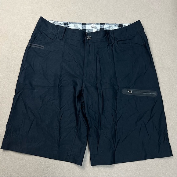 lululemon athletica Other - Lululemon Shorts Men's 40 Black Striped Cadence Commuter Zip Pockets